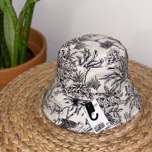 H&M Print Bucket Hat size Large